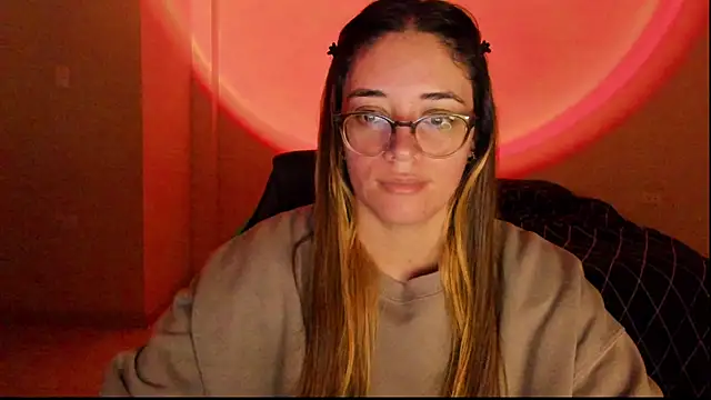 Snapshot of atenas_05_ chatting on October 14, 10:07 am atenas 05  online show from October 14, 10:07 am