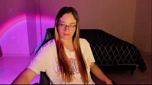 Snapshot of atenas_05_ chatting on October 4, 9:26 am atenas 05  online show from October 4, 9:26 am