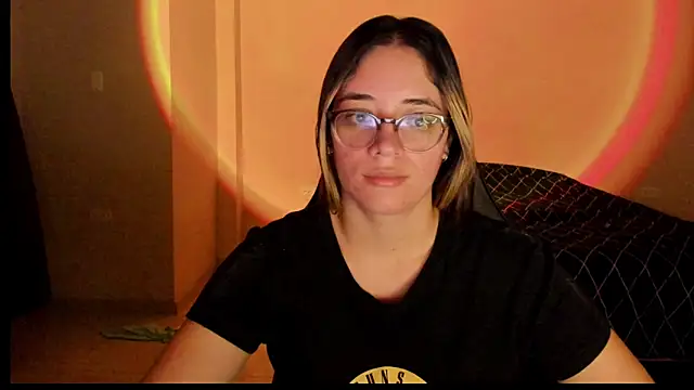 Snapshot of atenas_05_ chatting on October 17, 9:34 am atenas 05  online show from October 17, 9:34 am