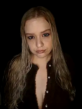 Snapshot of cansuozell chatting on October 20, 7:39 pm cansuozell online show from October 20, 7:39 pm