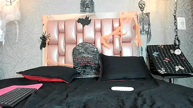 KOURTNEY-- online show from October 25, 2:19 am