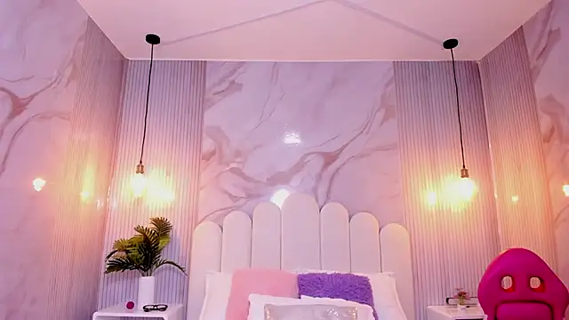 Snapshot of Carohorny4u chatting on October 16, 1:47 pm Carohorny4u online show from October 16, 1:47 pm