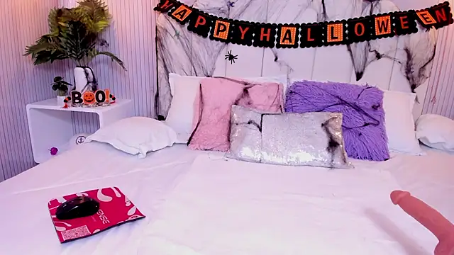 Snapshot of Carohorny4u chatting on October 19, 2:08 pm Carohorny4u online show from October 19, 2:08 pm