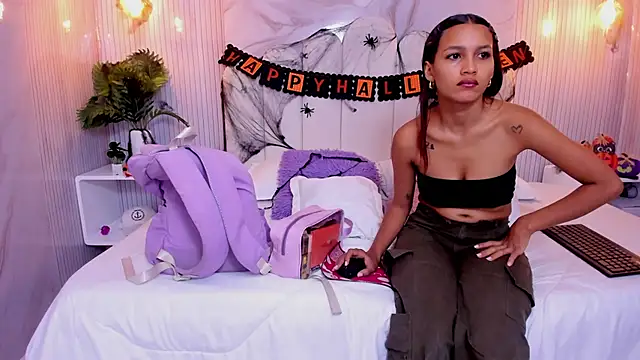 Snapshot of Carohorny4u chatting on October 22, 12:21 pm Carohorny4u online show from October 22, 12:21 pm