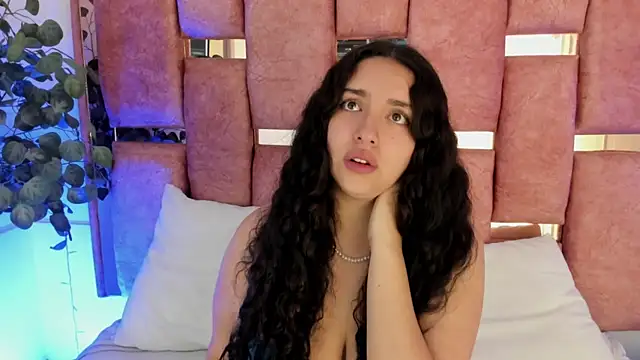 Snapshot of paulette_dupont chatting on September 27, 4:41 am paulette dupont online show from September 27, 4:41 am