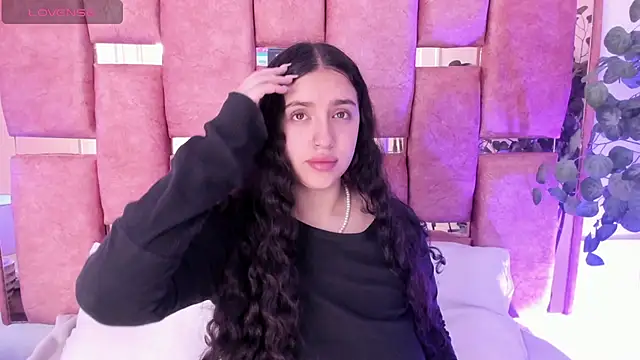 Snapshot of paulette_dupont chatting on October 3, 3:44 am paulette dupont online show from October 3, 3:44 am