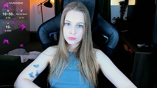 CuteMousee online show from March 14, 9:43 am