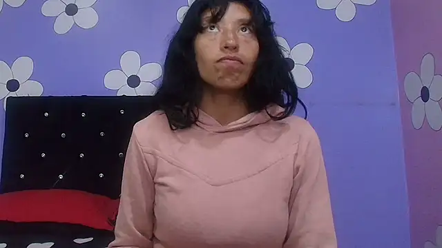 karolinee 66  online show from March 4, 4:19 am