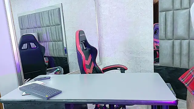 ZoehRoux online show from October 2, 4:39 am