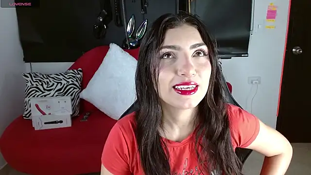 Carolaine69  online show from April 17, 1:35 pm