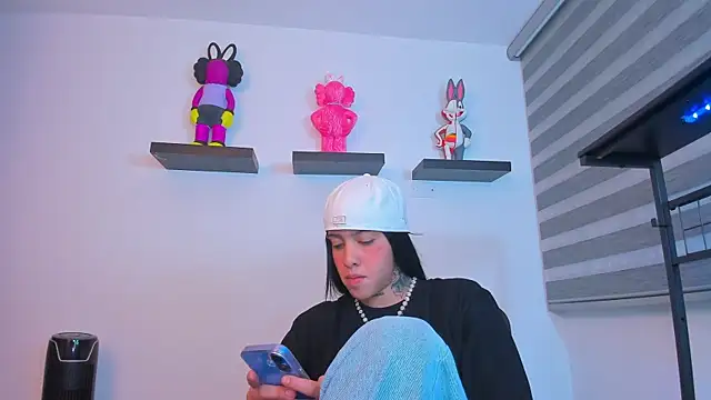 Gangster Girl online show from October 21, 7:23 am