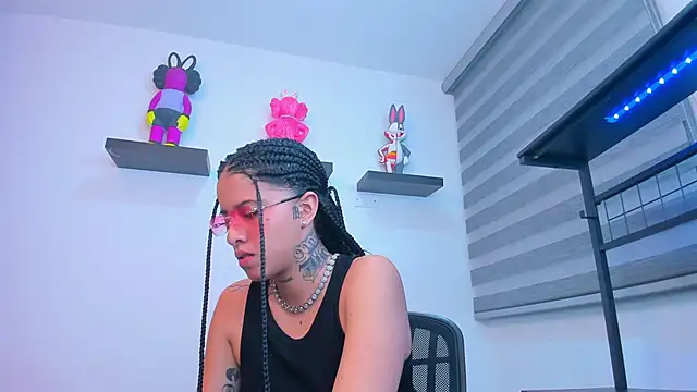 Gangster Girl online show from October 4, 1:00 am