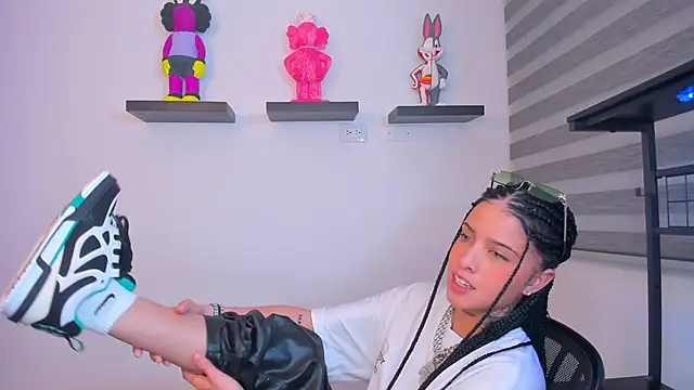 Gangster Girl online show from October 1, 2:05 am