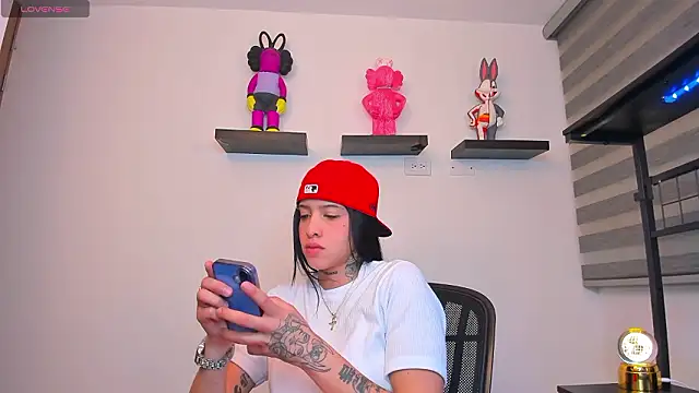 Gangster Girl online show from March 12, 6:27 am