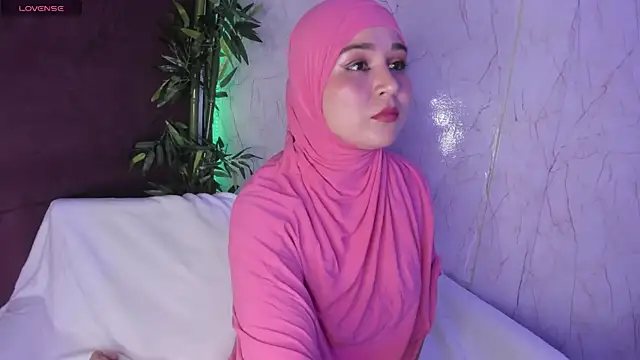 Snapshot of SamiQuest chatting on October 5, 4:28 am SamiQuest online show from October 5, 4:28 am