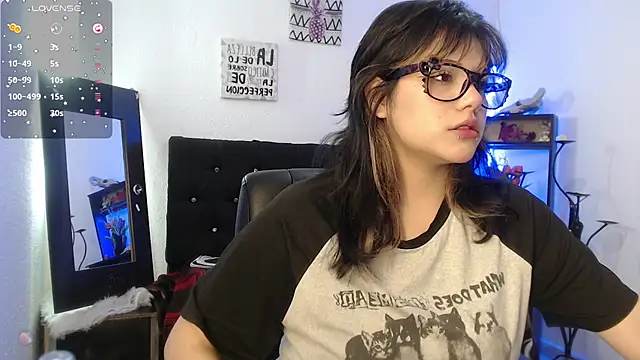 mixie cute online show from November 4, 1:27 pm