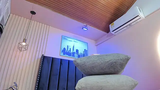 viiolett lee online show from February 18, 8:30 pm