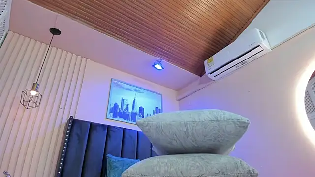 viiolett lee online show from February 24, 7:56 pm