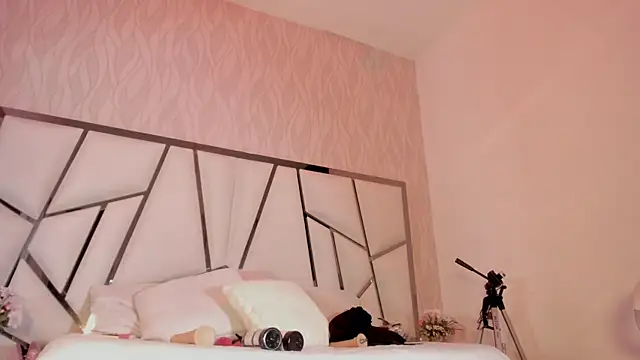 Snapshot of Victoriaa_millers chatting on October 29, 8:00 pm Victoriaa millers online show from October 29, 8:00 pm