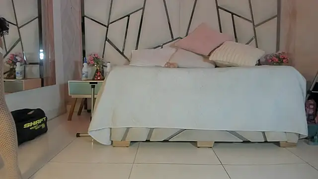 Snapshot of Victoriaa_millers chatting on October 24, 7:21 pm Victoriaa millers online show from October 24, 7:21 pm