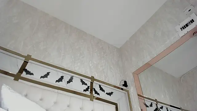 Snapshot of Victoriaa_millers chatting on October 31, 8:13 pm Victoriaa millers online show from October 31, 8:13 pm