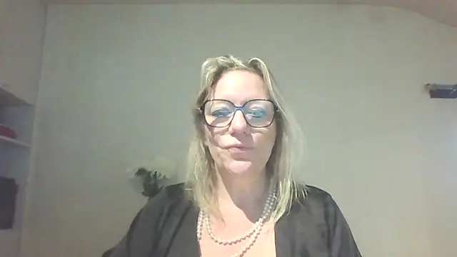 Silkesquirt online show from September 17, 6:55 am