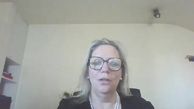 Silkesquirt online show from September 19, 7:29 am