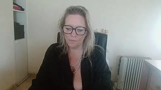 Silkesquirt online show from October 28, 8:42 am