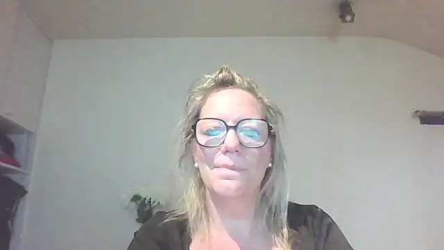 Silkesquirt online show from September 9, 6:35 am