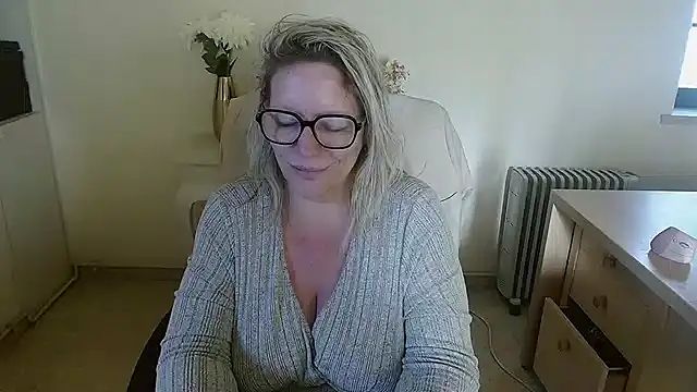 Silkesquirt online show from September 23, 4:05 pm