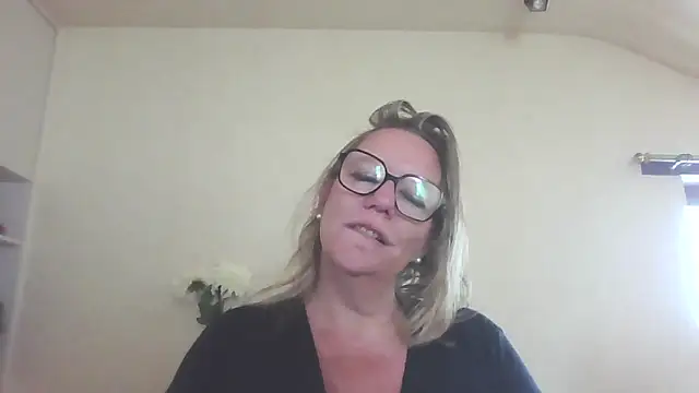 Silkesquirt online show from September 13, 9:28 am