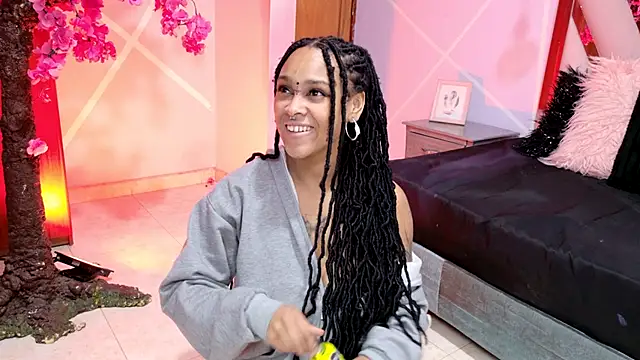 Elith noa online show from November 18, 7:26 pm