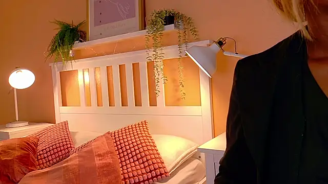 Snapshot of briannajackson_ chatting on October 3, 11:37 am briannajackson  online show from October 3, 11:37 am