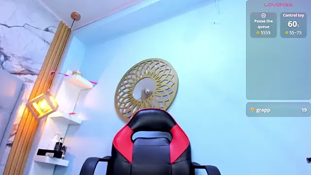 Snapshot of LINASTARK chatting on October 17, 3:43 am LINASTARK online show from October 17, 3:43 am