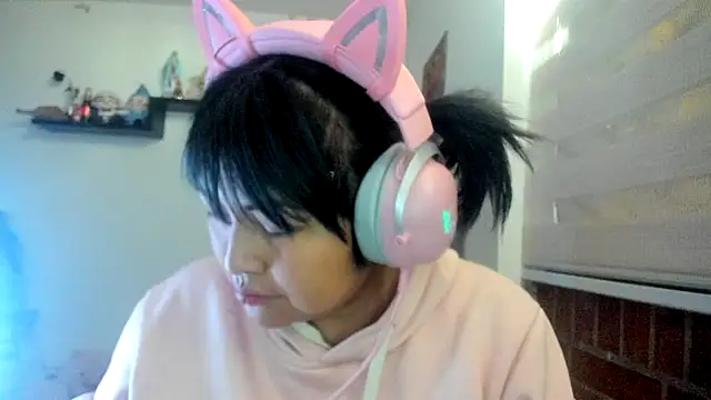 Shaddycute  online show from April 18, 12:51 pm