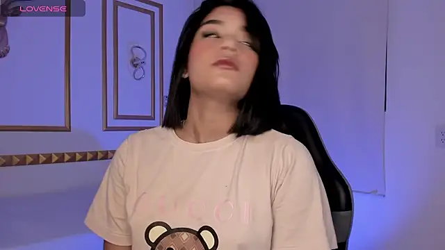 Snapshot of caro03x chatting on October 30, 2:36 am caro03x online show from October 30, 2:36 am