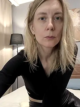 AvelinaLeoni online show from November 5, 6:07 am