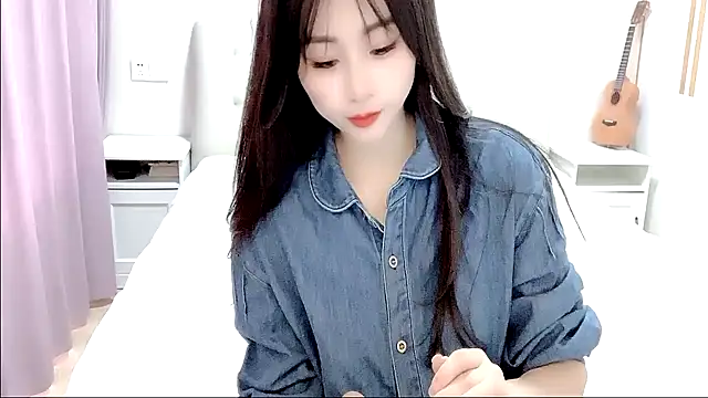 Snapshot of aisha123123 chatting on October 18, 2:36 am aisha123123 online show from October 18, 2:36 am