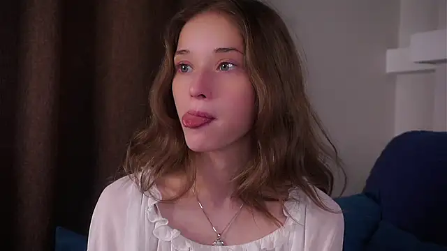 Snapshot of EdlinHargus chatting on October 7, 2:38 am EdlinHargus online show from October 7, 2:38 am