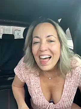 Cherry-red-xo online show from March 25, 3:37 pm