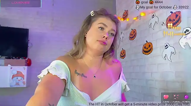 Snapshot of SuchCute chatting on October 25, 3:25 am SuchCute online show from October 25, 3:25 am