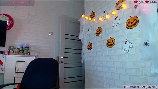 Snapshot of SuchCute chatting on October 18, 2:47 am SuchCute online show from October 18, 2:47 am