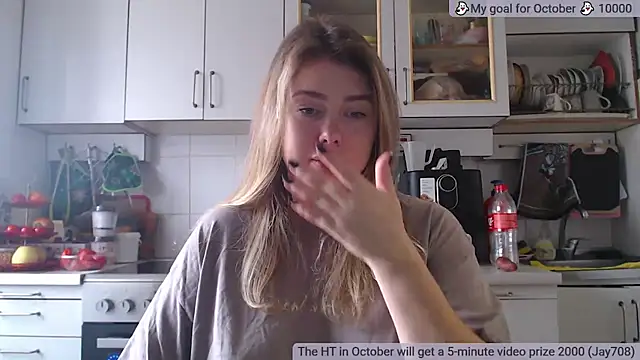 Snapshot of SuchCute chatting on November 1, 4:16 am SuchCute online show from November 1, 4:16 am