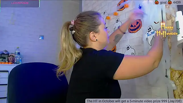 Snapshot of SuchCute chatting on October 23, 3:23 am SuchCute online show from October 23, 3:23 am