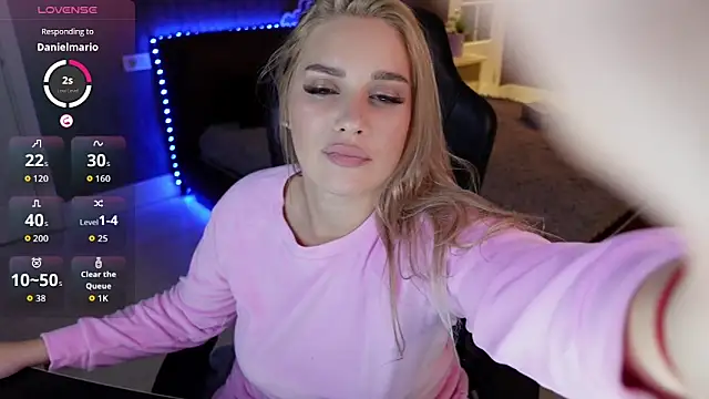 KittiLiza online show from October 31, 10:58 pm