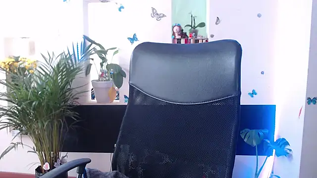 Snapshot of Lia-mitch chatting on October 6, 7:29 pm Lia-mitch online show from October 6, 7:29 pm