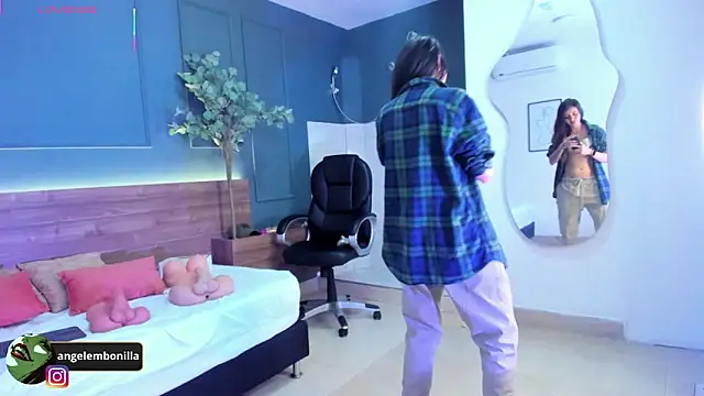 Snapshot of megan_morgan01 chatting on October 28, 12:11 pm megan morgan01 online show from October 28, 12:11 pm