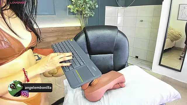 megan morgan01 online show from April 10, 12:11 pm