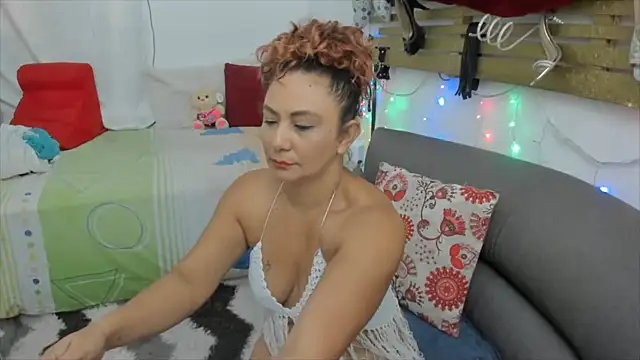 KeiraQuen online show from September 28, 5:18 pm