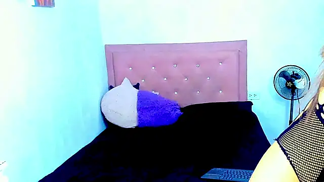 Snapshot of Criss_Ariana chatting on October 28, 9:52 pm Criss Ariana online show from October 28, 9:52 pm